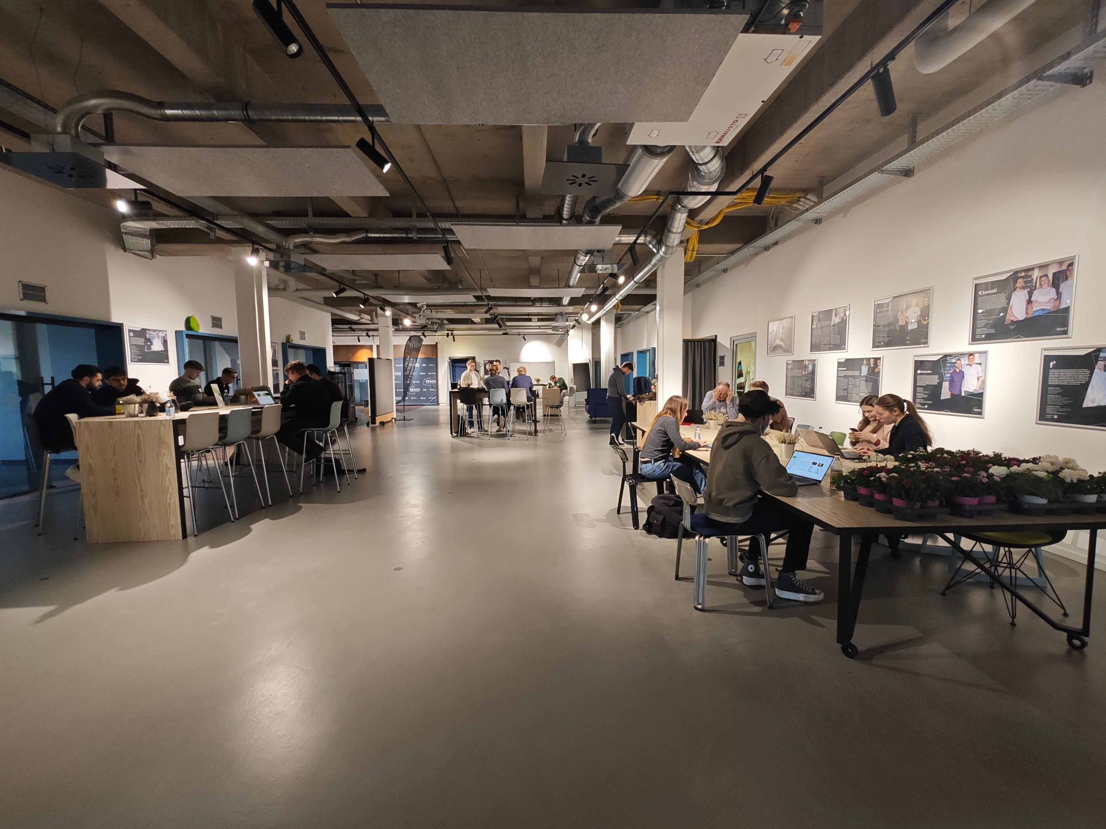 Workshop des Validation Labs auf der Fläche im REACH.